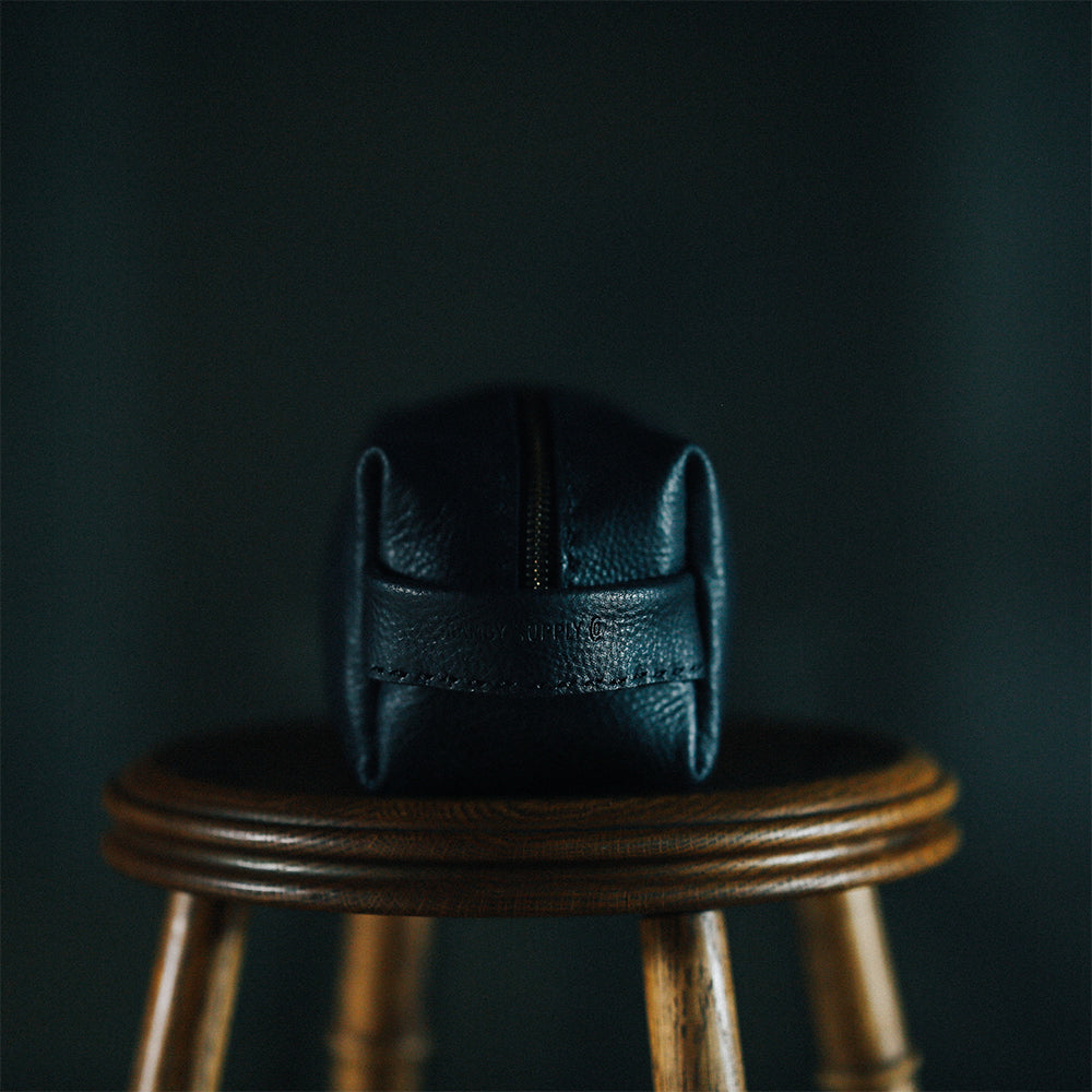 ソフトカウレザー Travel Mini Pouch(ベジタブルタンニン鞣し) / ブラックレザー