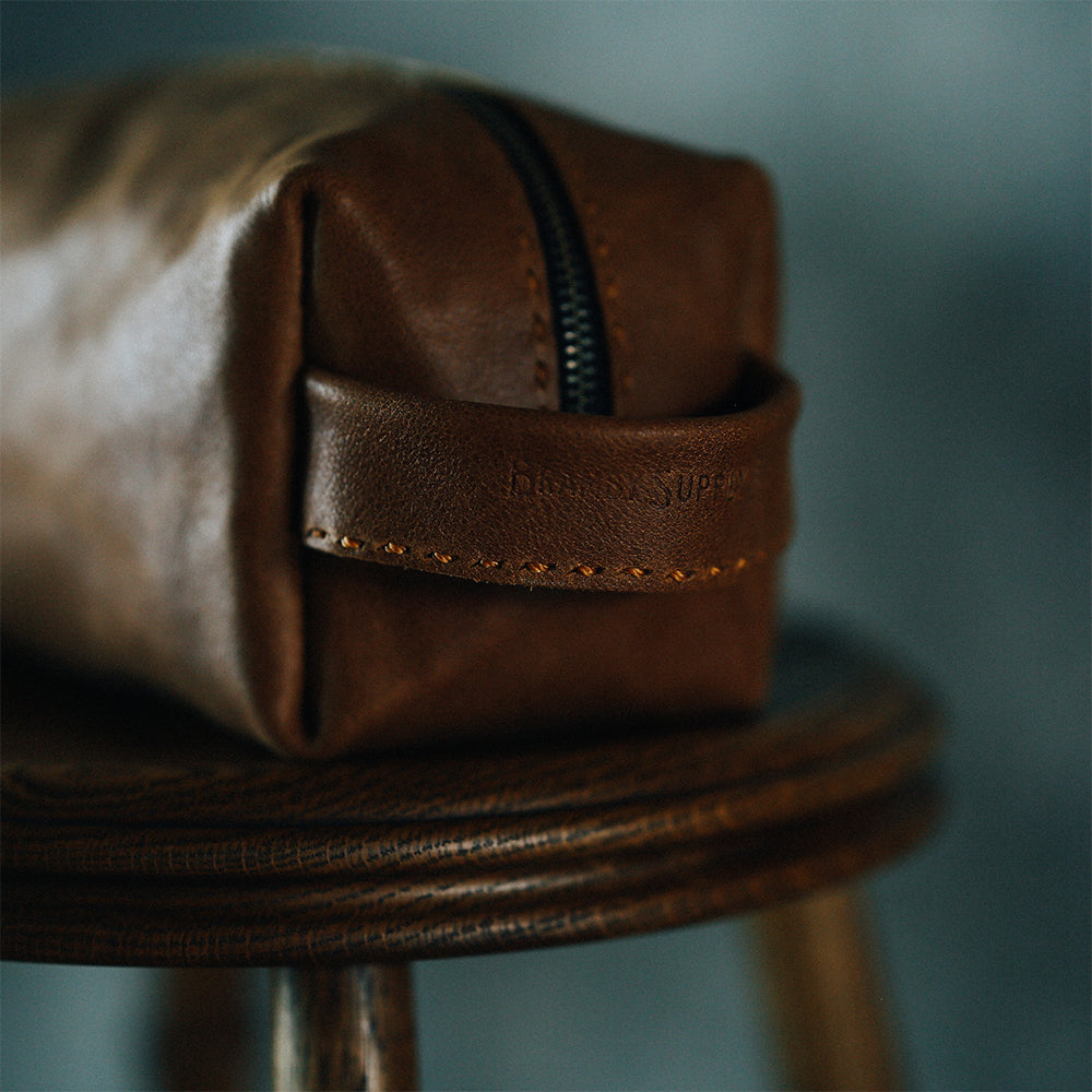 ソフトカウレザー Travel Mini Pouch(ベジタブルタンニン鞣し) / キャメルレザー