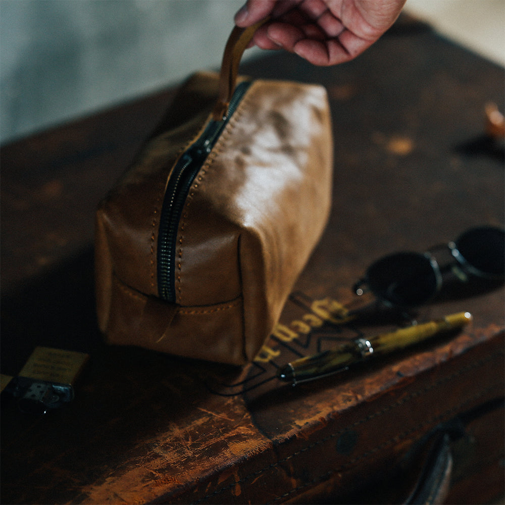 ソフトカウレザー Travel Mini Pouch(ベジタブルタンニン鞣し) / キャメルレザー