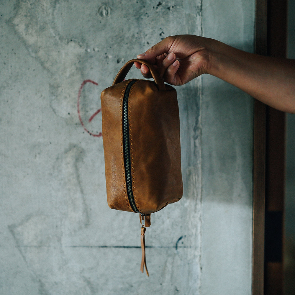 ソフトカウレザー Travel Mini Pouch(ベジタブルタンニン鞣し) / キャメルレザー