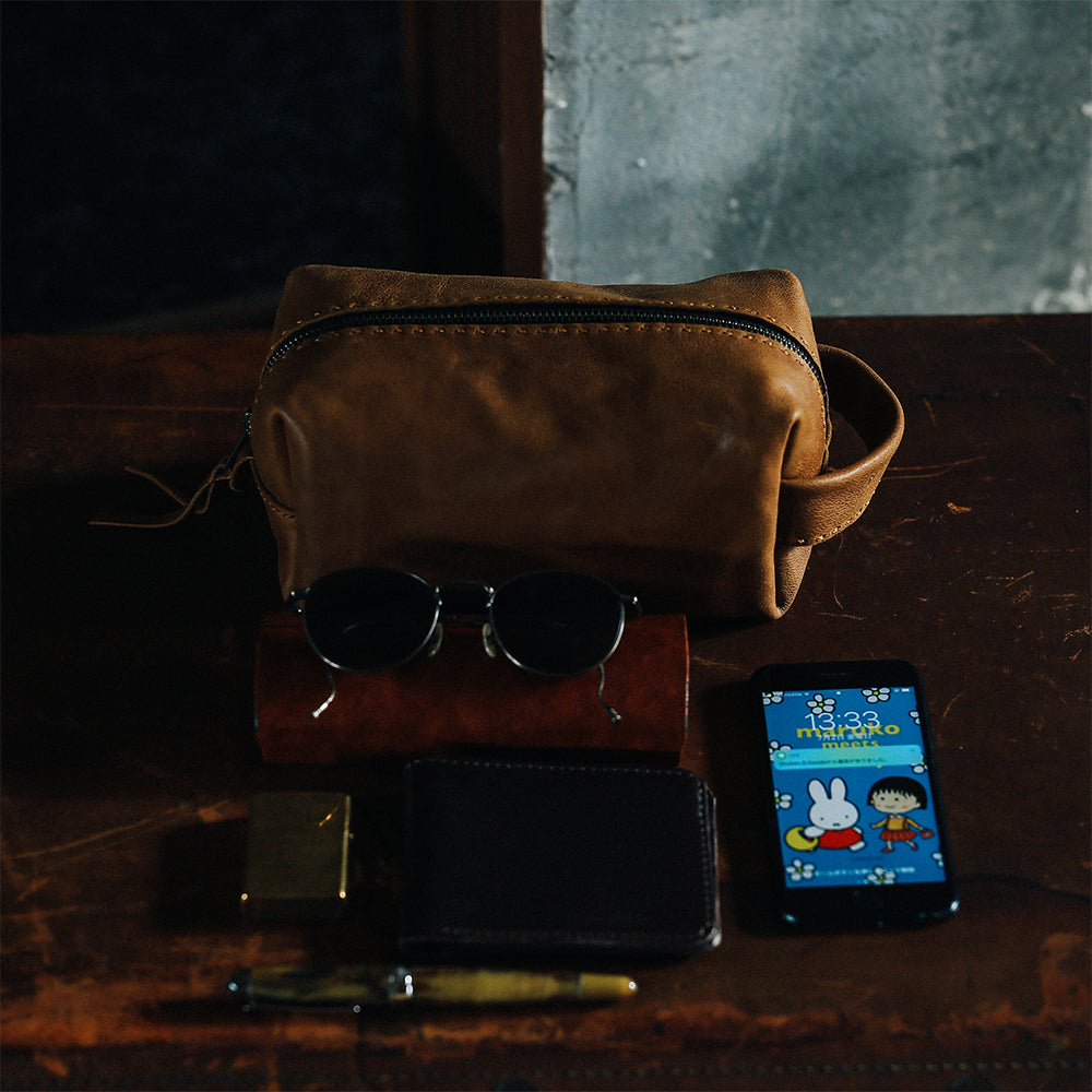 ソフトカウレザー Travel Mini Pouch(ベジタブルタンニン鞣し) / キャメルレザー
