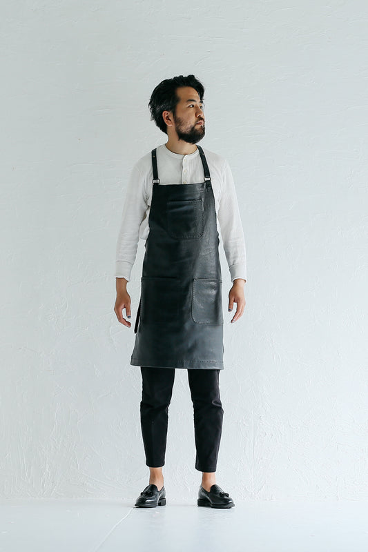 ソフトカウレザーエプロン(ベジタブルタンニン鞣し) / ブラックレザー / 真鍮パーツ